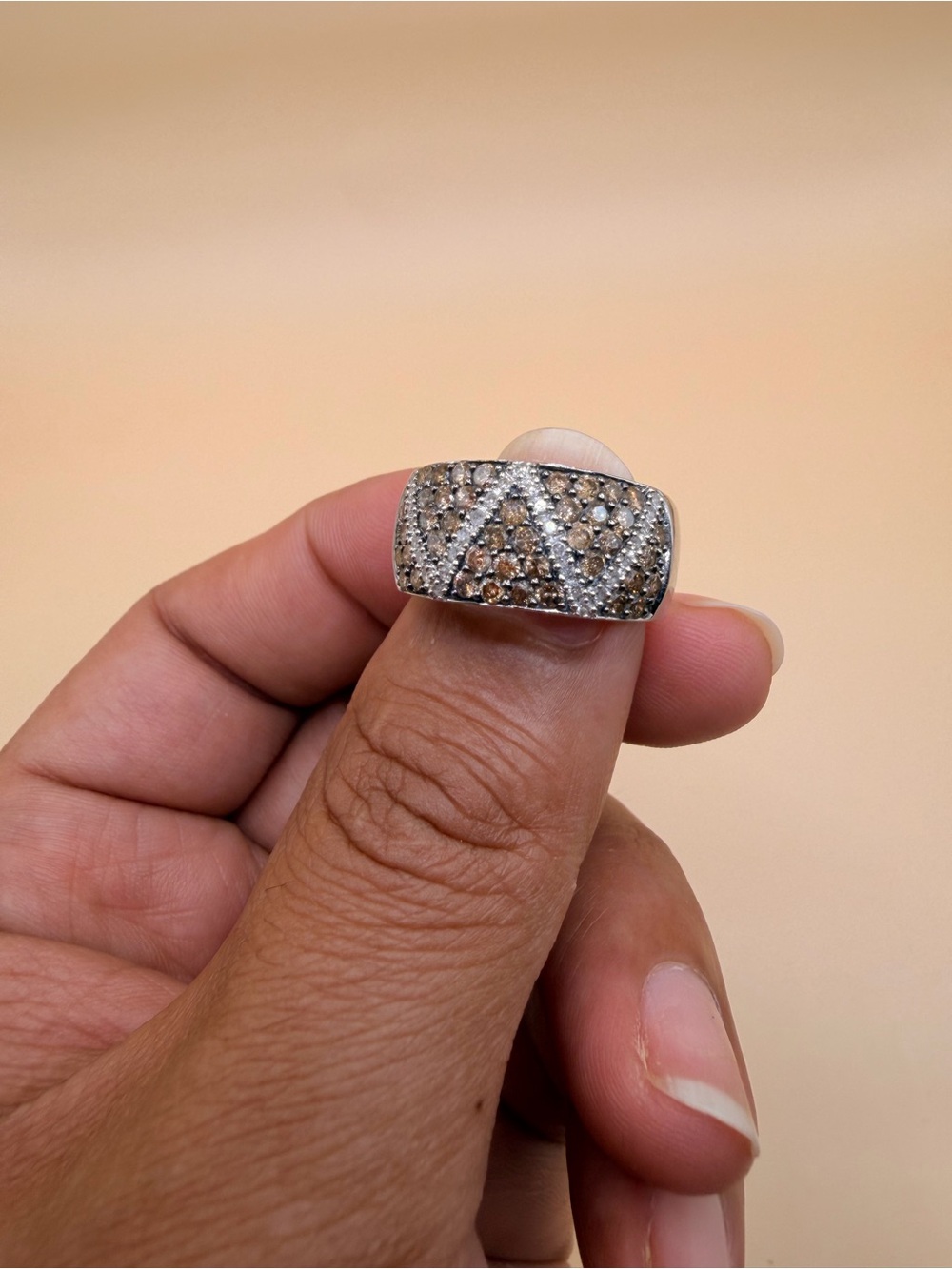 14k White Gold 1.10 Ctw Chocolate & White Diamond Ring Size 7.
